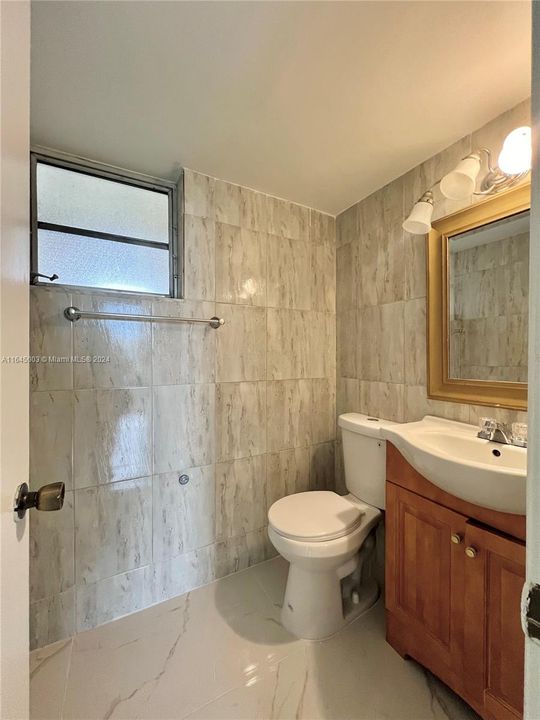 Active With Contract: $2,200 (2 beds, 2 baths, 971 Square Feet)