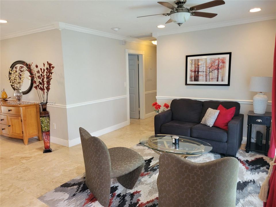 Active With Contract: $3,850 (3 beds, 2 baths, 1748 Square Feet)