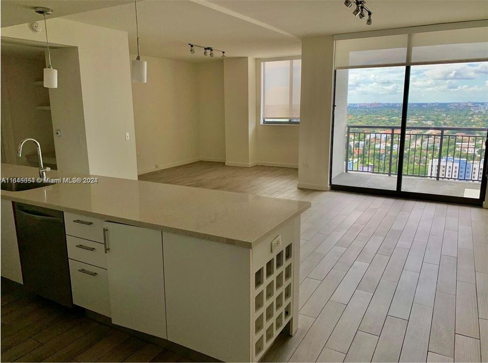 For Rent: $4,400 (2 beds, 2 baths, 1373 Square Feet)