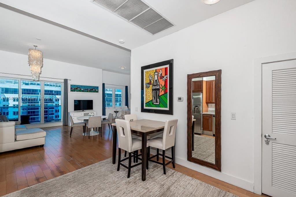 Active With Contract: $1,400,000 (1 beds, 1 baths, 840 Square Feet)