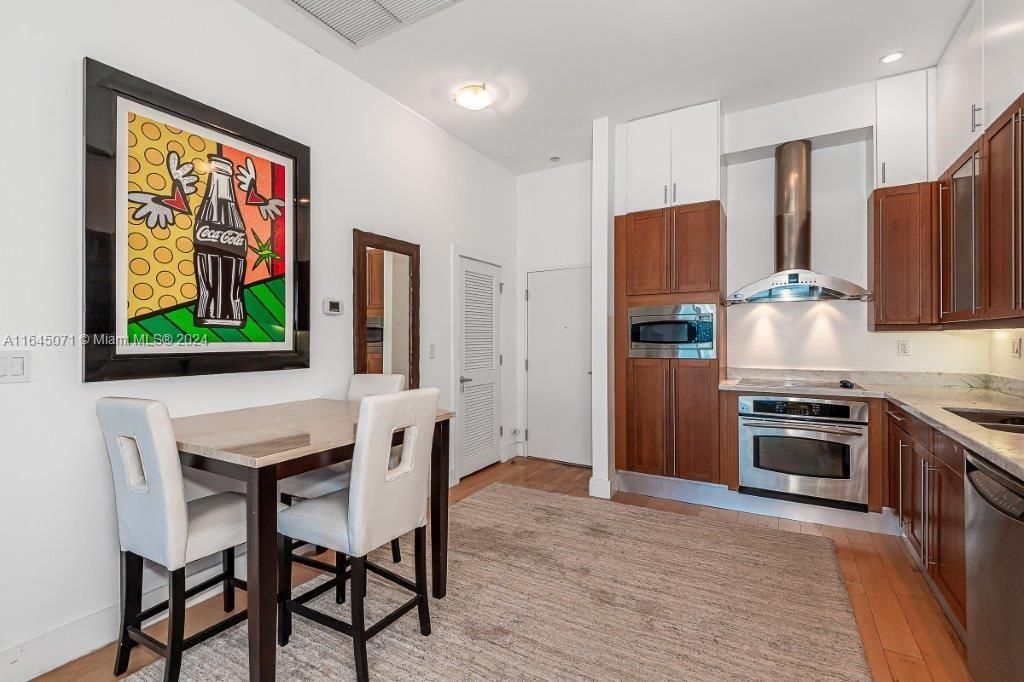 Active With Contract: $1,400,000 (1 beds, 1 baths, 840 Square Feet)