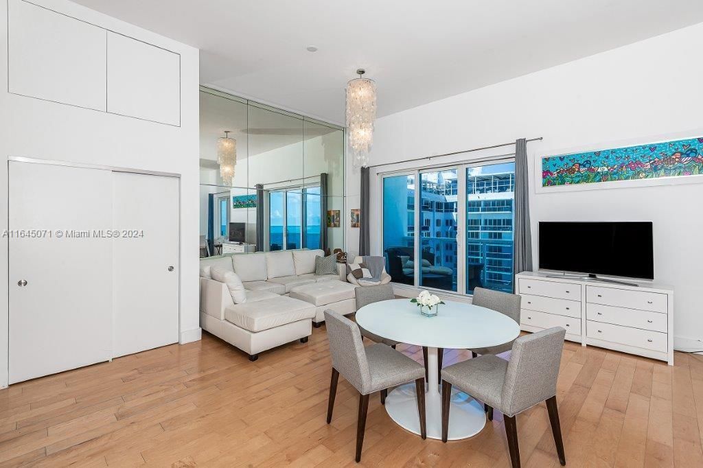 Active With Contract: $1,400,000 (1 beds, 1 baths, 840 Square Feet)