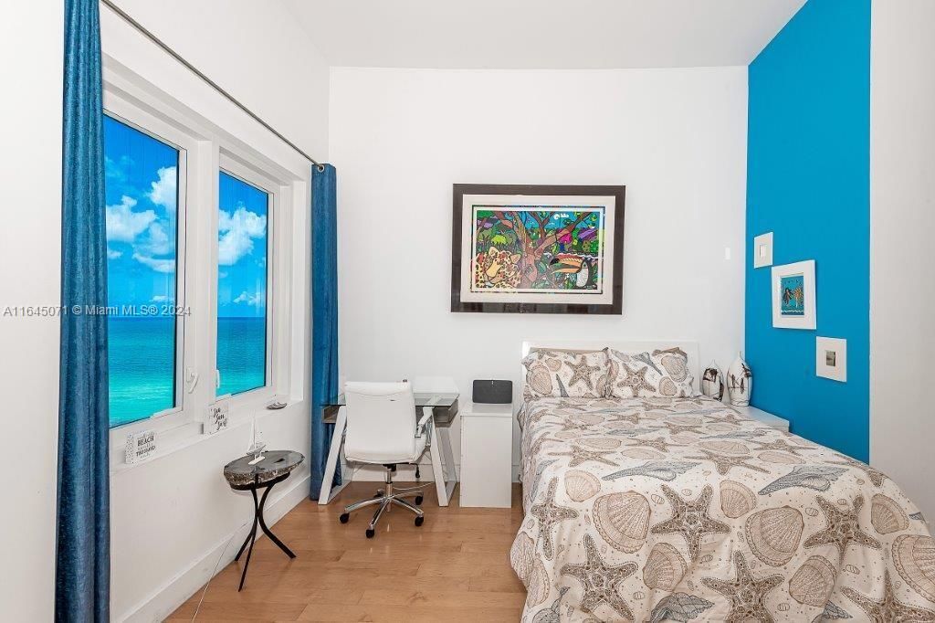 Active With Contract: $1,400,000 (1 beds, 1 baths, 840 Square Feet)