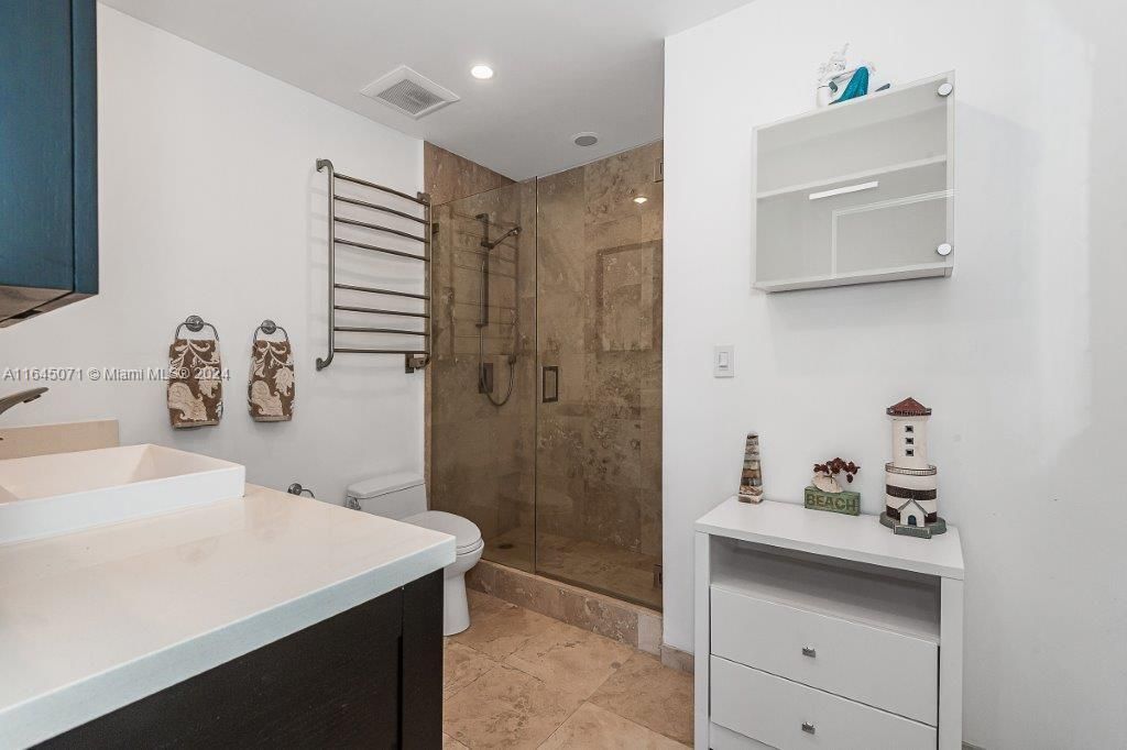 Active With Contract: $1,400,000 (1 beds, 1 baths, 840 Square Feet)