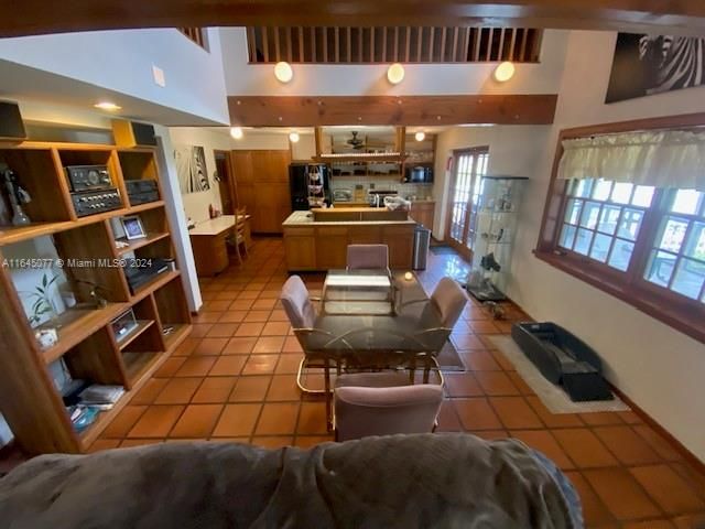 En Venta: $1,400,000 (3 camas, 2 baños, 2382 Pies cuadrados)