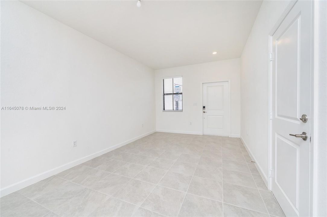 Active With Contract: $3,000 (4 beds, 2 baths, 1828 Square Feet)