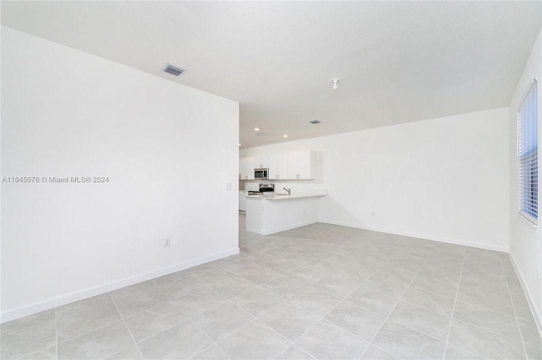 Active With Contract: $3,000 (4 beds, 2 baths, 1828 Square Feet)