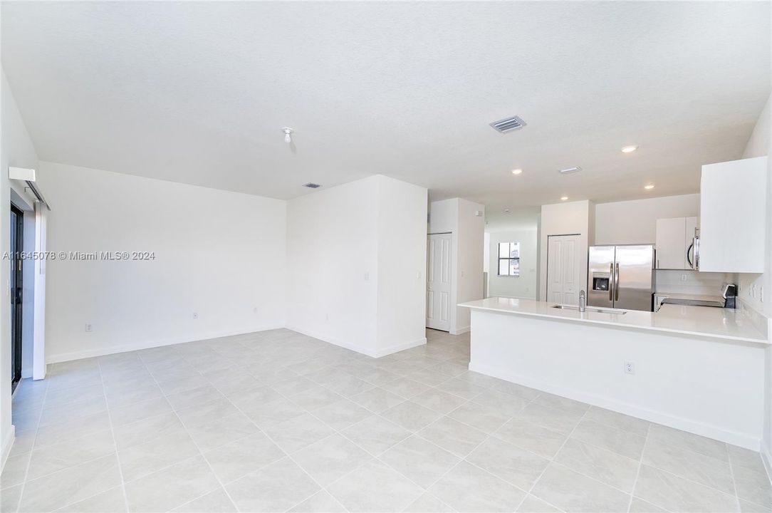 Active With Contract: $3,000 (4 beds, 2 baths, 1828 Square Feet)