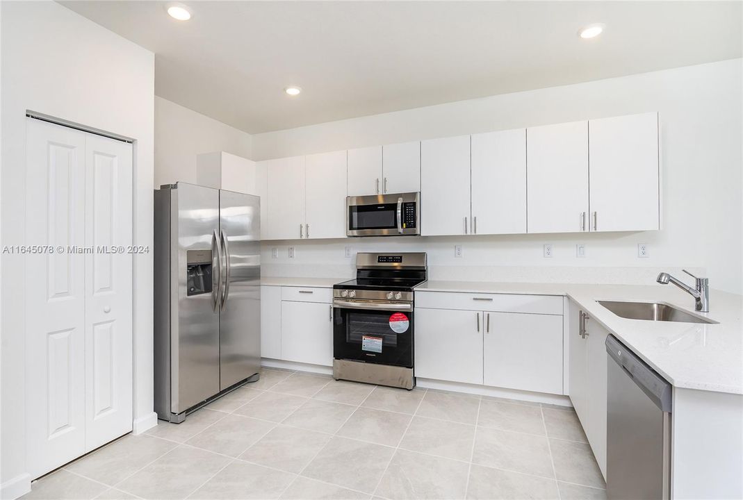 Active With Contract: $3,000 (4 beds, 2 baths, 1828 Square Feet)