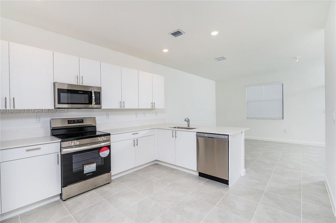 Active With Contract: $3,000 (4 beds, 2 baths, 1828 Square Feet)