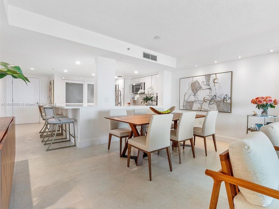 For Sale: $895,000 (2 beds, 2 baths, 1367 Square Feet)