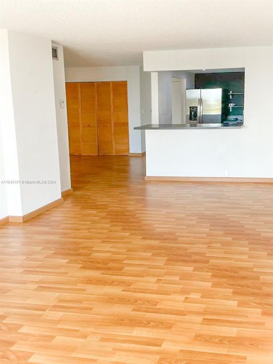 En Venta: $250,000 (2 camas, 2 baños, 1020 Pies cuadrados)