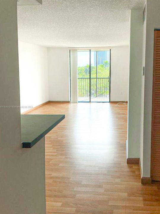 En Venta: $250,000 (2 camas, 2 baños, 1020 Pies cuadrados)