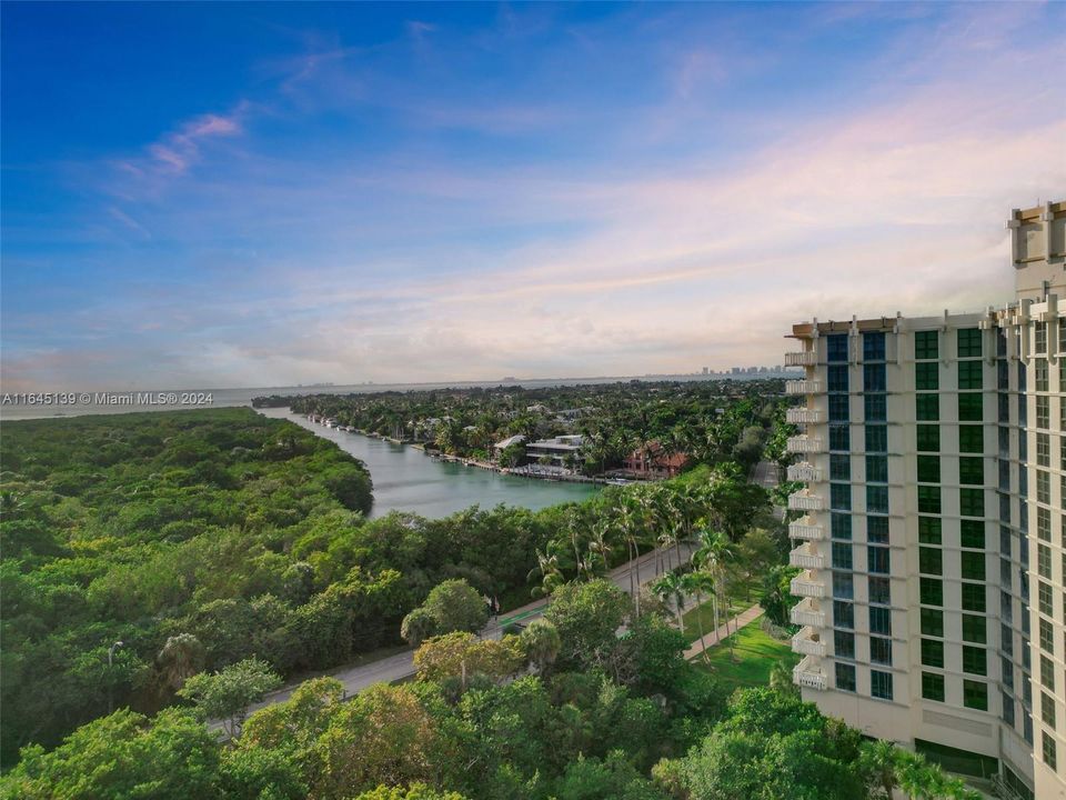 For Sale: $1,600,000 (2 beds, 2 baths, 1409 Square Feet)