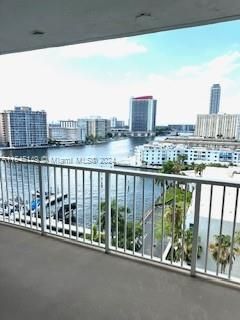 Recently Rented: $1,800 (1 beds, 1 baths, 545 Square Feet)