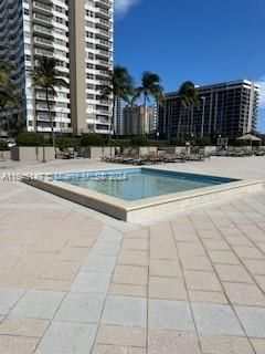 Recently Rented: $1,800 (1 beds, 1 baths, 545 Square Feet)