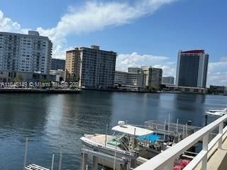 Recently Rented: $1,800 (1 beds, 1 baths, 545 Square Feet)