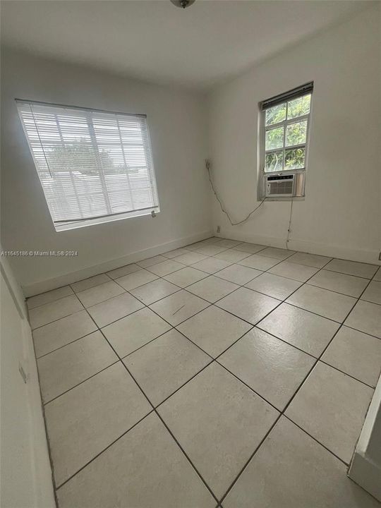 Active With Contract: $1,800 (2 beds, 1 baths, 0 Square Feet)