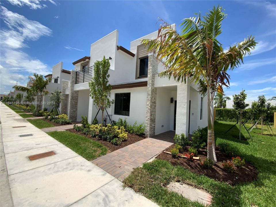 For Sale: $480,000 (3 beds, 3 baths, 1320 Square Feet)