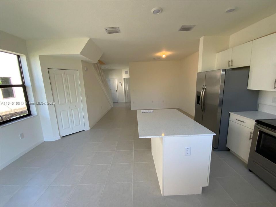 For Sale: $480,000 (3 beds, 3 baths, 1320 Square Feet)