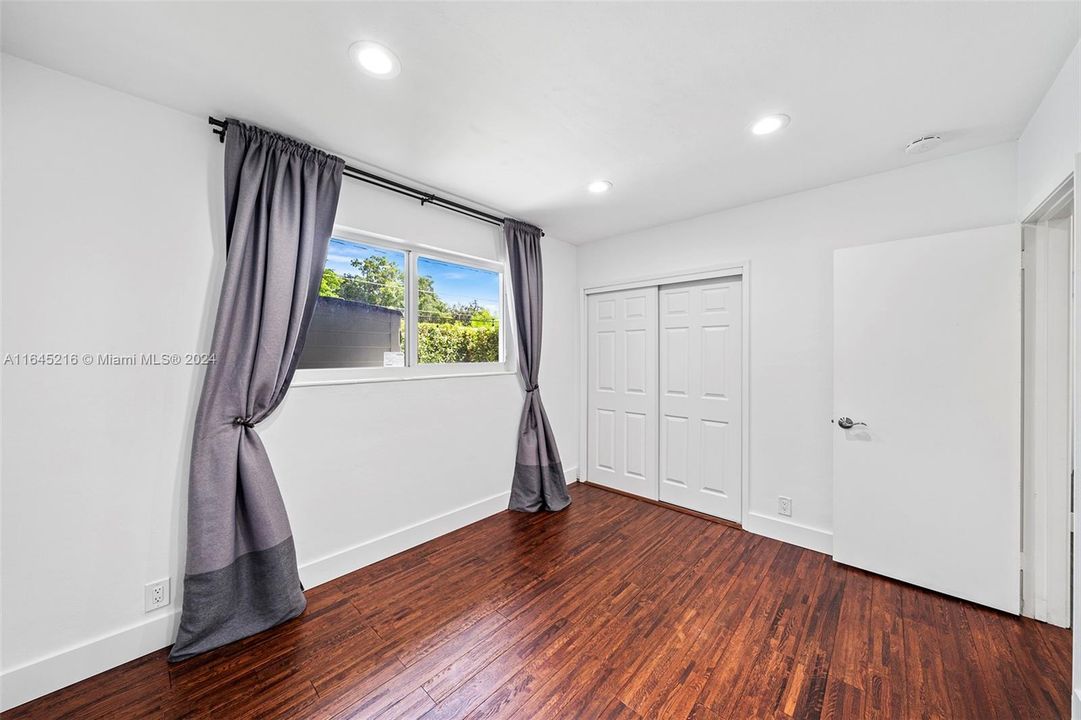 Active With Contract: $5,400 (3 beds, 2 baths, 1728 Square Feet)