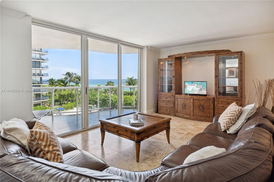 For Sale: $1,295,000 (2 beds, 2 baths, 1800 Square Feet)