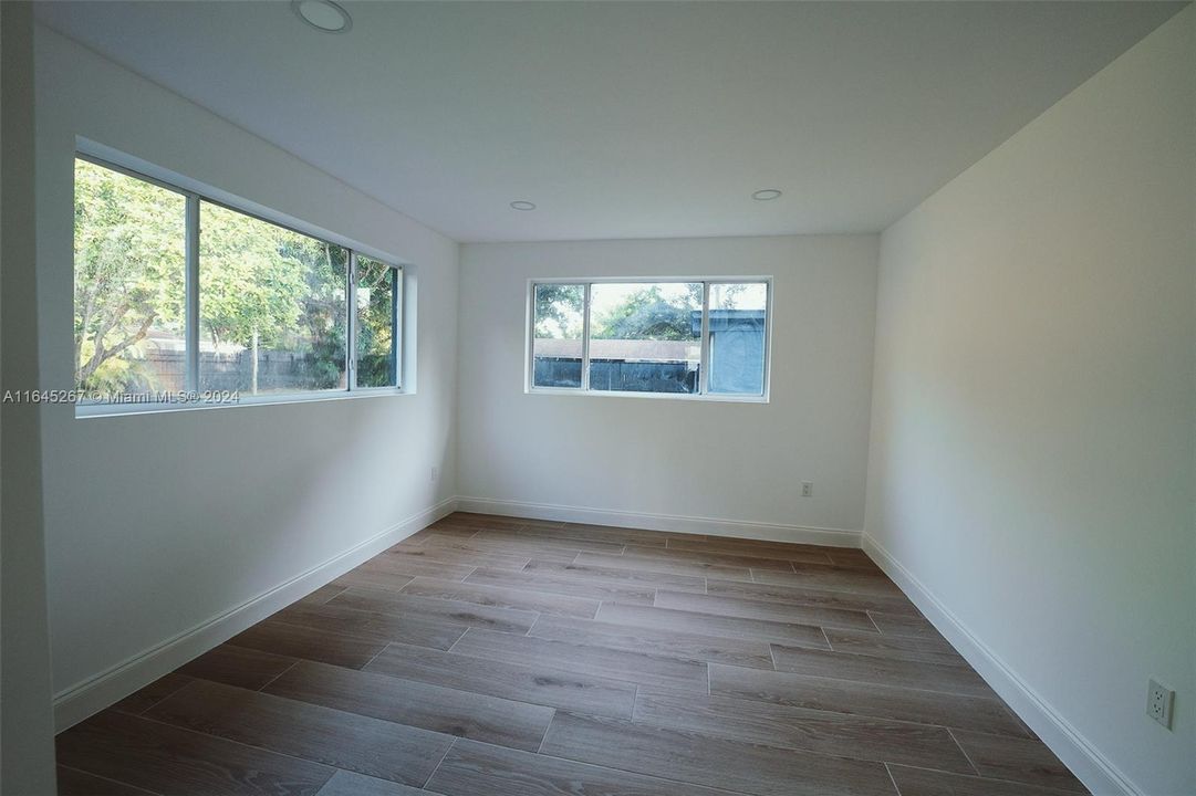 Active With Contract: $4,500 (3 beds, 2 baths, 1328 Square Feet)