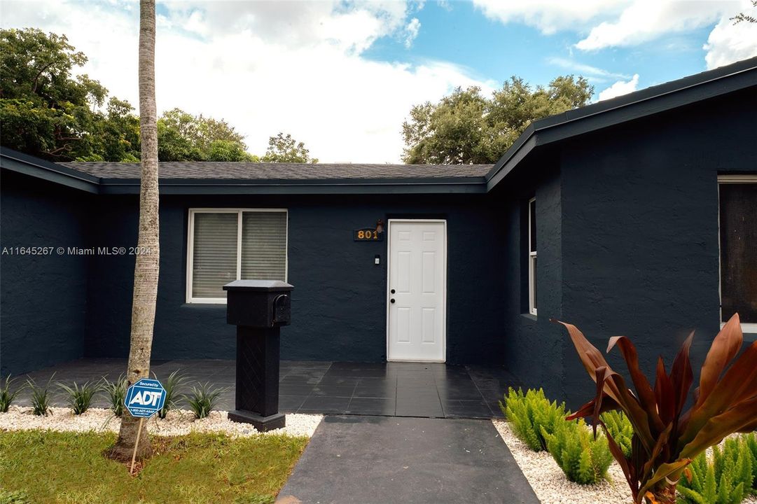 Active With Contract: $4,500 (3 beds, 2 baths, 1328 Square Feet)