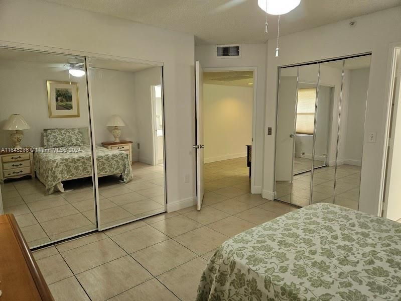 Active With Contract: $159,900 (1 beds, 1 baths, 1056 Square Feet)