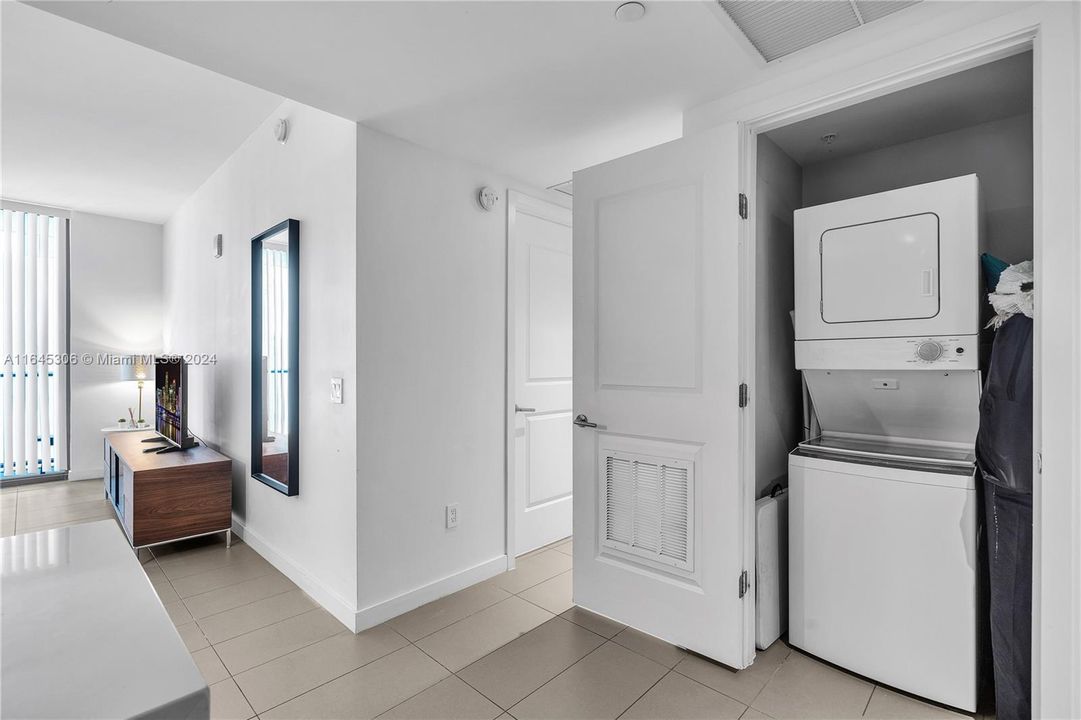 Recently Rented: $2,800 (1 beds, 1 baths, 754 Square Feet)