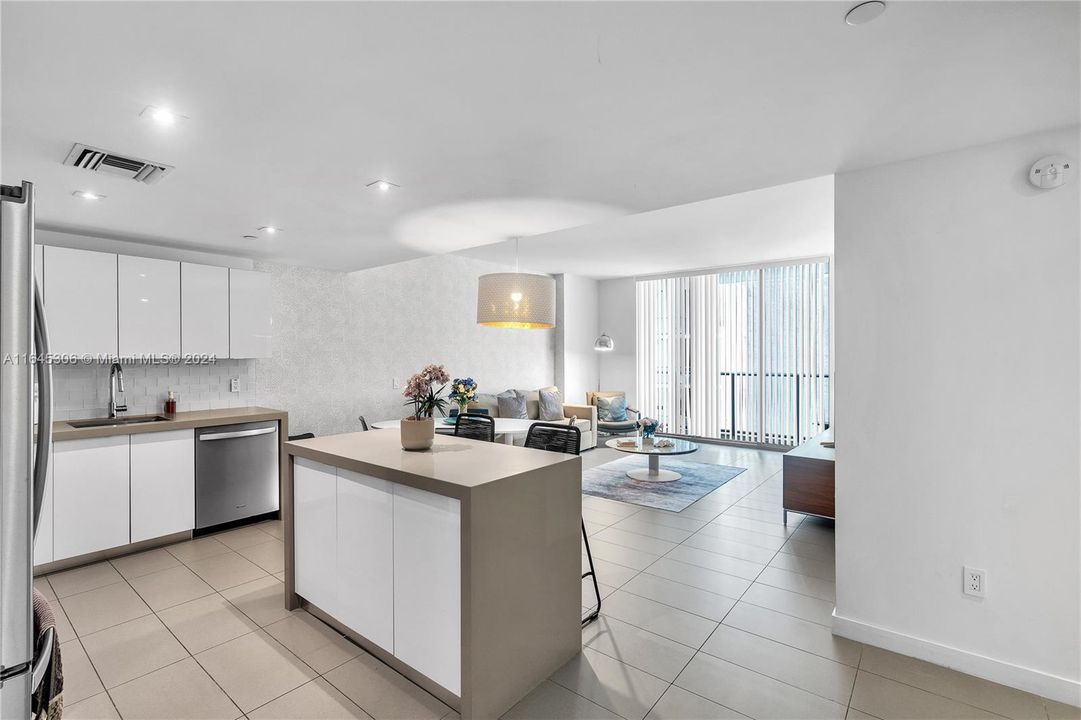 Recently Rented: $2,800 (1 beds, 1 baths, 754 Square Feet)