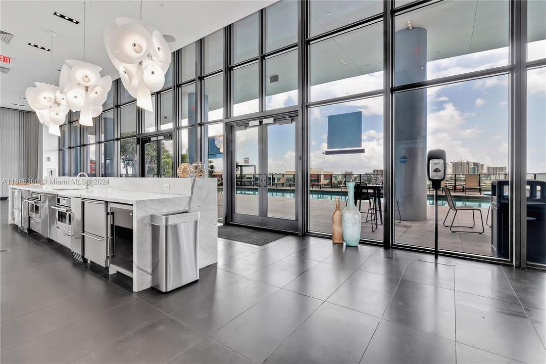 Recently Rented: $2,800 (1 beds, 1 baths, 754 Square Feet)