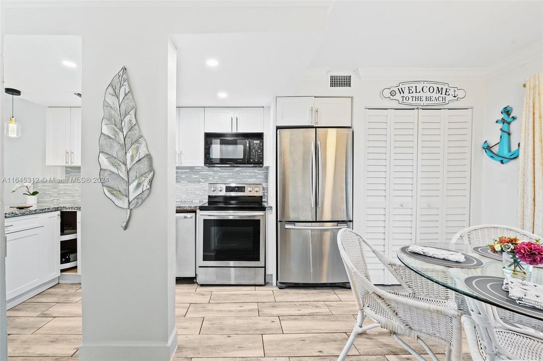 For Sale: $646,000 (2 beds, 2 baths, 1352 Square Feet)