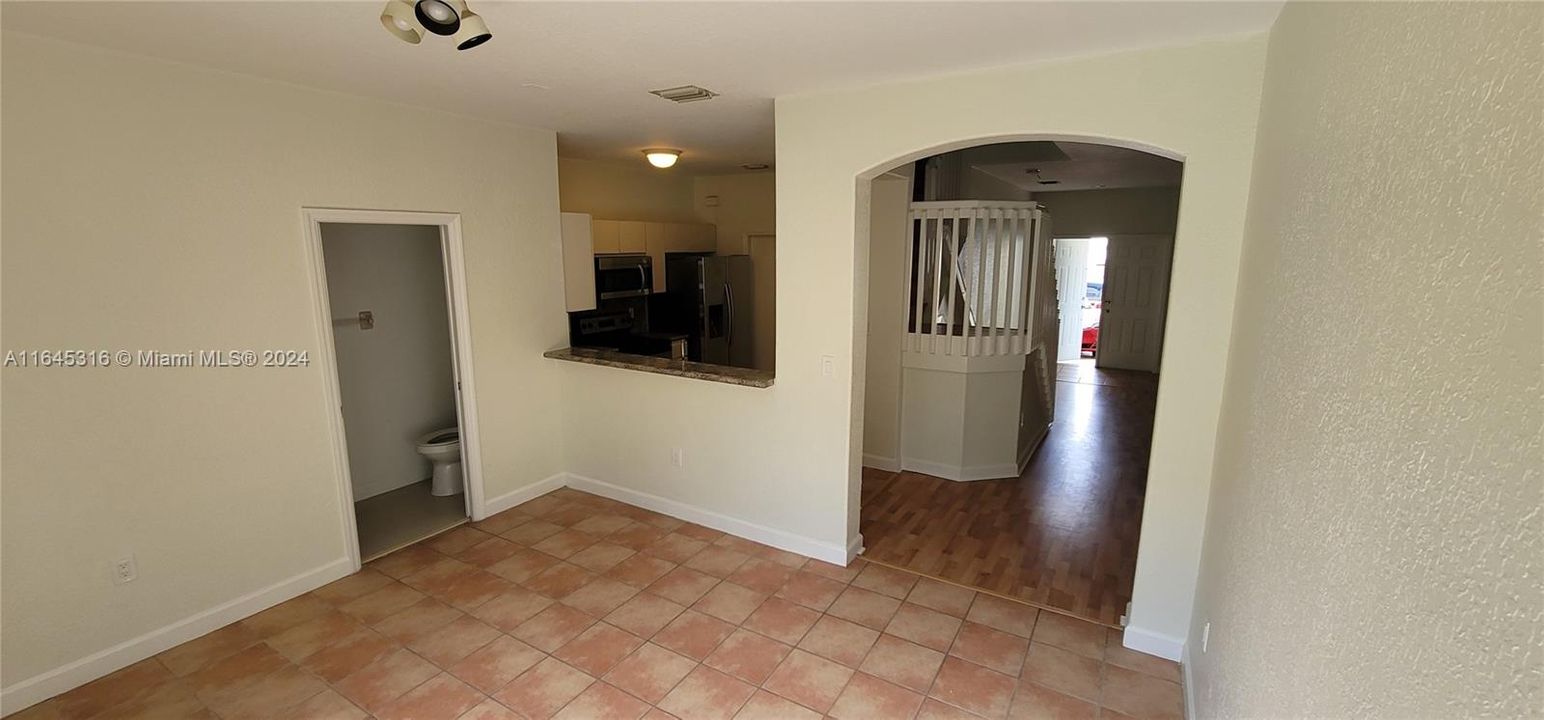 Active With Contract: $3,300 (3 beds, 3 baths, 1650 Square Feet)