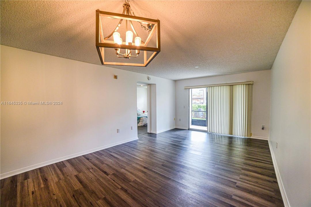 Active With Contract: $2,100 (2 beds, 2 baths, 1137 Square Feet)