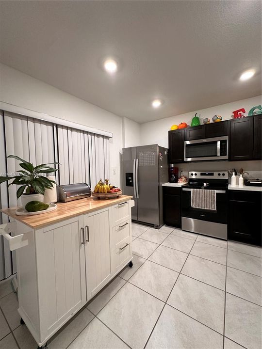 For Rent: $2,500 (2 beds, 2 baths, 1208 Square Feet)