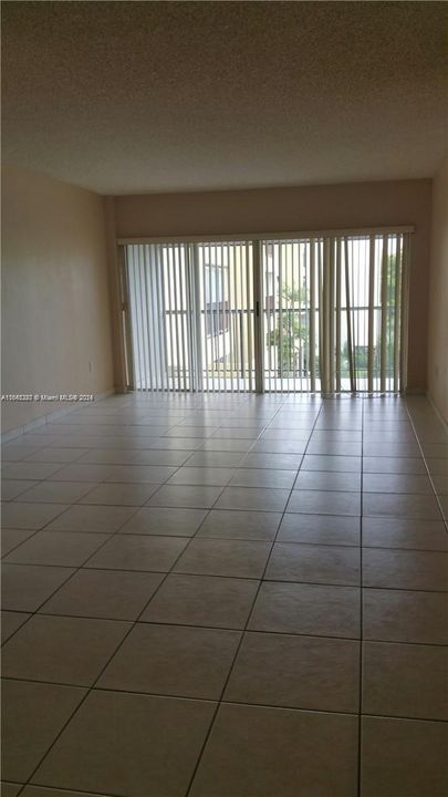 Active With Contract: $2,300 (2 beds, 2 baths, 1194 Square Feet)