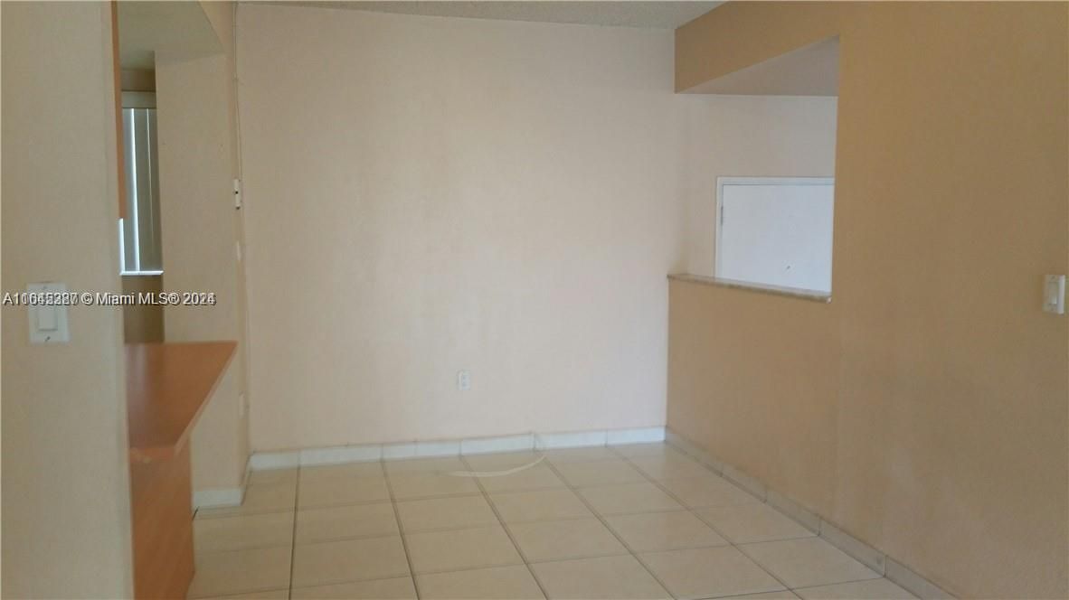 Active With Contract: $2,300 (2 beds, 2 baths, 1194 Square Feet)