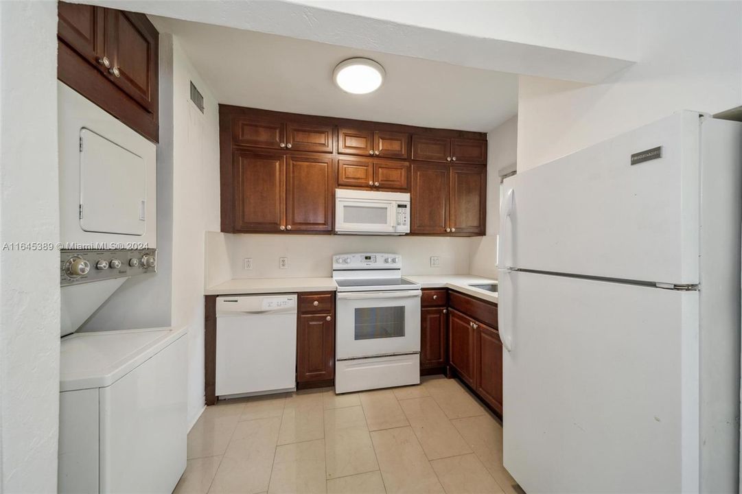 Recently Rented: $2,300 (2 beds, 1 baths, 672 Square Feet)