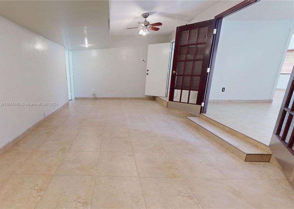 Activo con contrato: $675,000 (4 camas, 2 baños, 1859 Pies cuadrados)