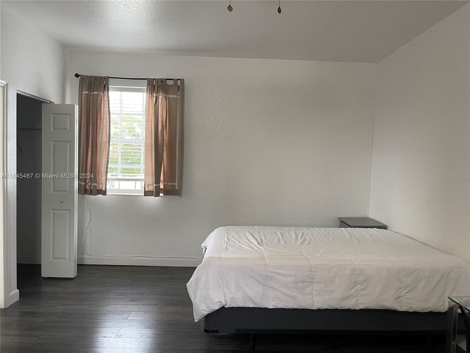 Active With Contract: $1,700 (0 beds, 1 baths, 2640 Square Feet)