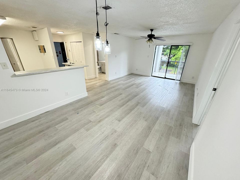 For Rent: $2,250 (2 beds, 2 baths, 1114 Square Feet)