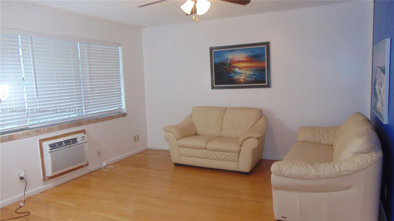 Active With Contract: $95,000 (1 beds, 1 baths, 700 Square Feet)