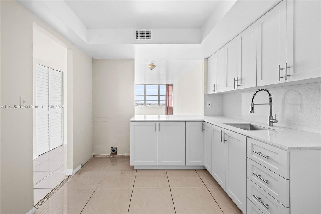 Active With Contract: $126,000 (1 beds, 1 baths, 801 Square Feet)