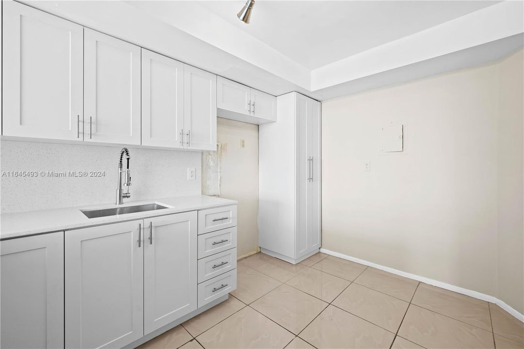 Active With Contract: $126,000 (1 beds, 1 baths, 801 Square Feet)