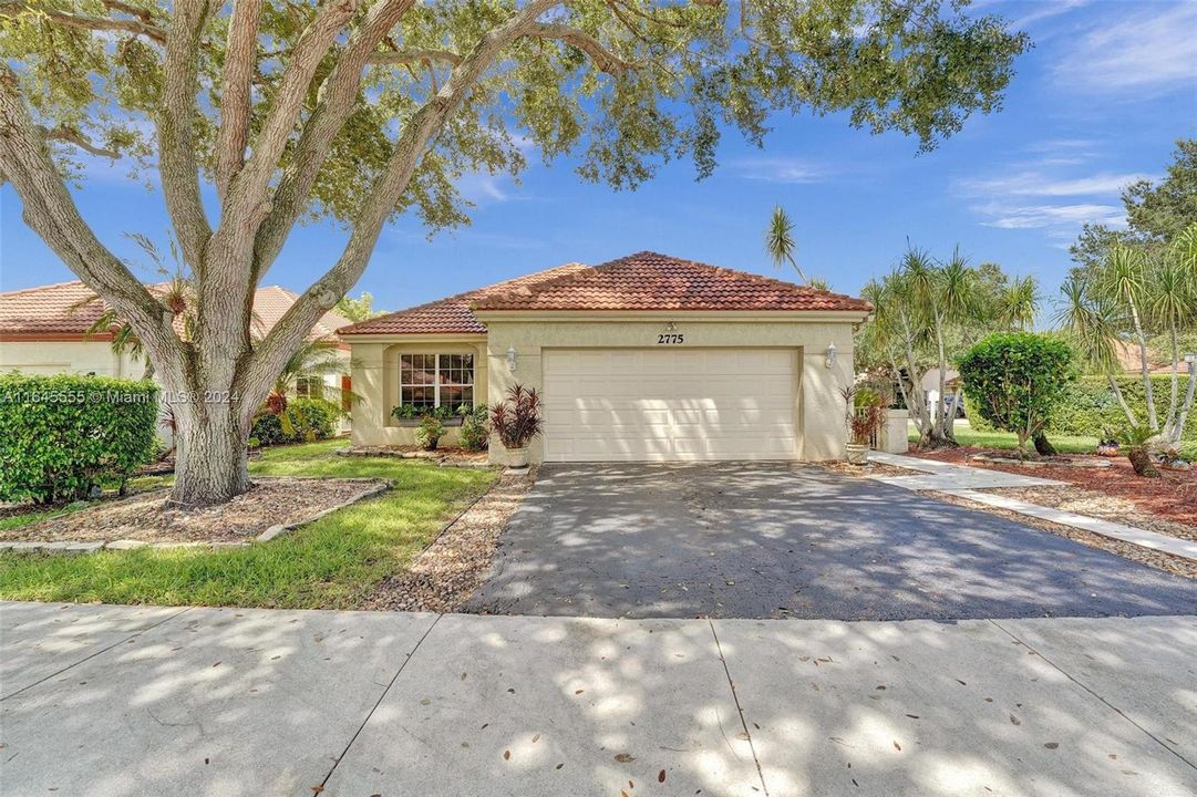 Active With Contract: $632,400 (3 beds, 2 baths, 1709 Square Feet)