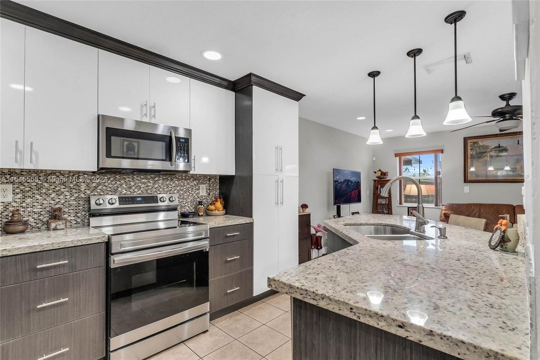 Recently Sold: $550,000 (3 beds, 2 baths, 1753 Square Feet)