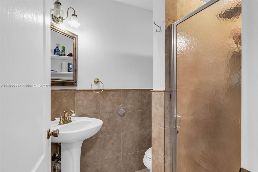 Recently Sold: $550,000 (3 beds, 2 baths, 1753 Square Feet)