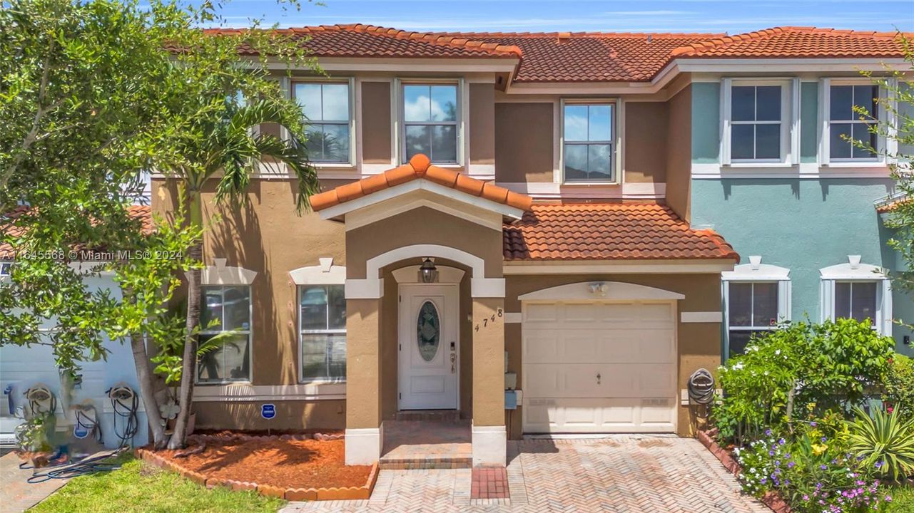 Recently Sold: $550,000 (3 beds, 2 baths, 1753 Square Feet)