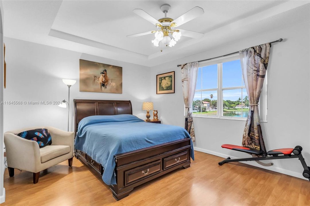 Recently Sold: $550,000 (3 beds, 2 baths, 1753 Square Feet)